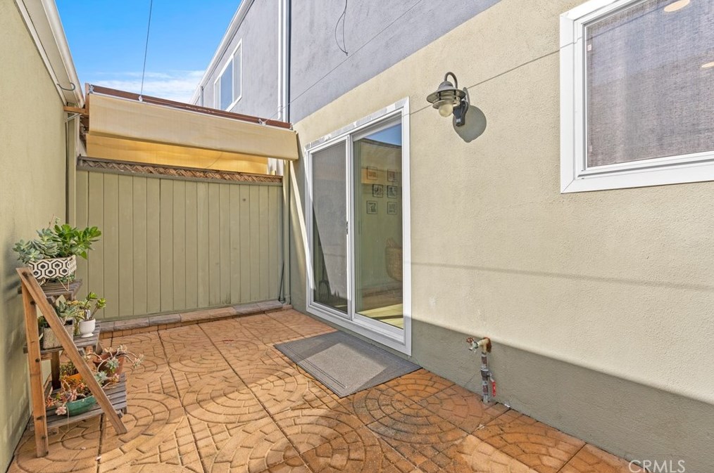 106 Yorktown Ln, Costa Mesa CA  92626-6549 exterior