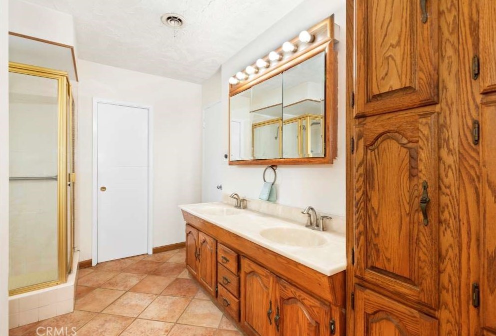 2924 Royal Palm Dr, Costa Mesa CA  92626-3813 exterior