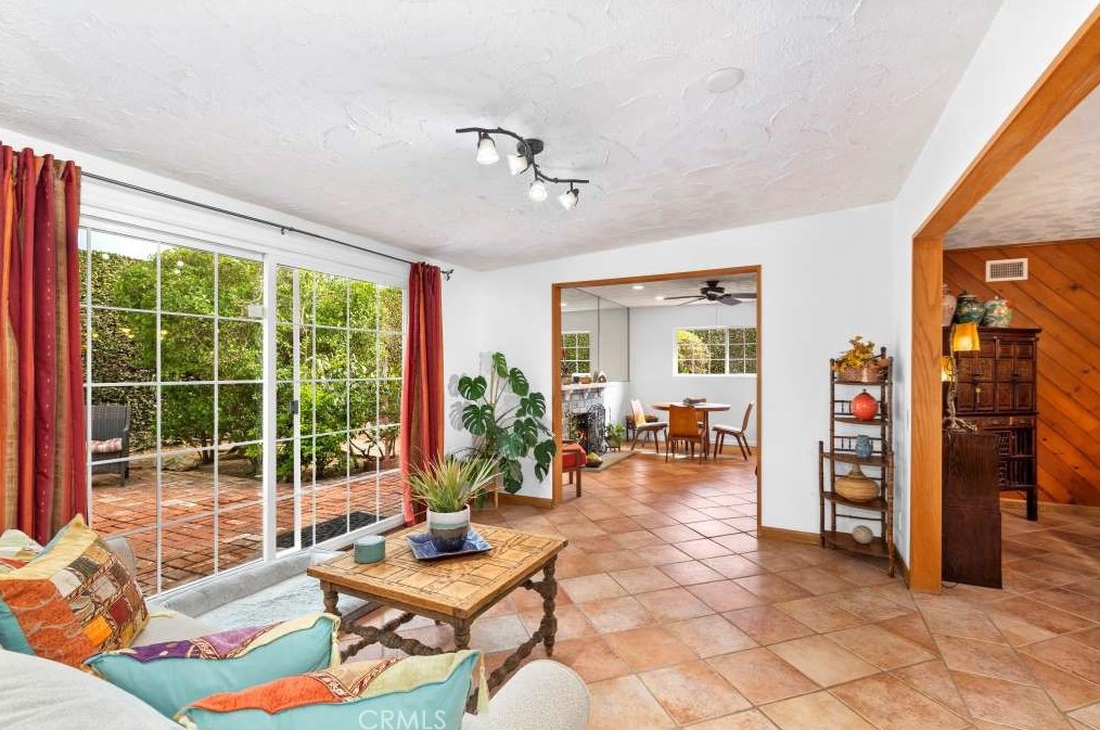 2924 Royal Palm Dr, Costa Mesa CA  92626-3813 exterior