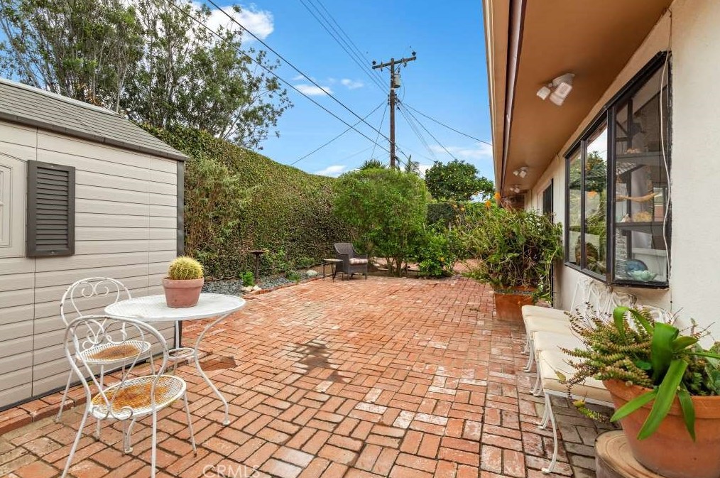 2924 Royal Palm Dr, Costa Mesa CA  92626-3813 exterior