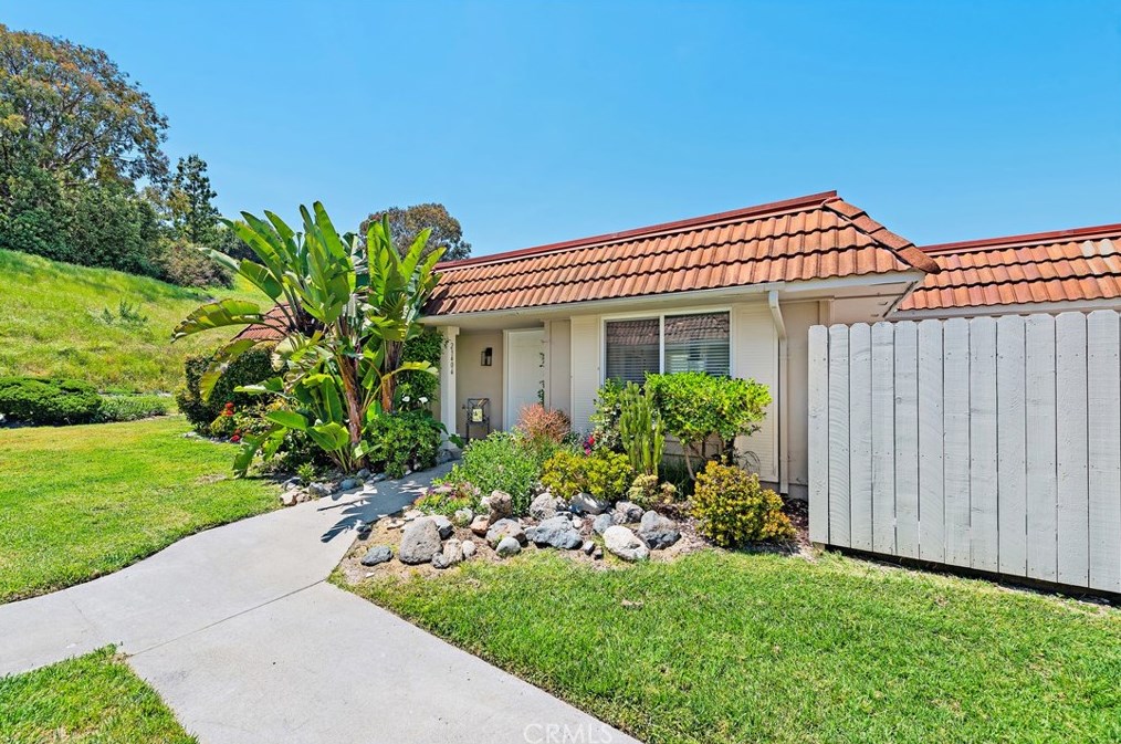 23404 El Reposa, Laguna Beach CA  92656-1106 exterior
