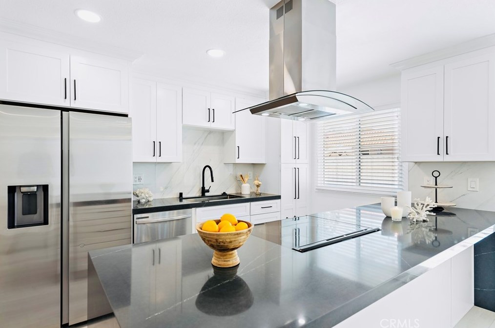 23404 El Reposa, Laguna Beach CA  92656-1106 exterior