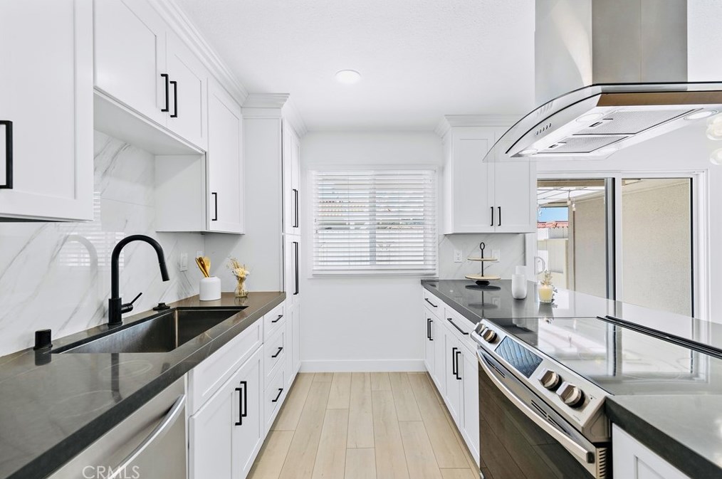 23404 El Reposa, Laguna Beach CA  92656-1106 exterior