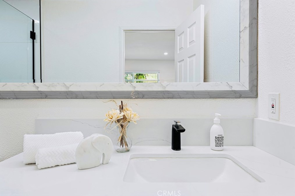 23404 El Reposa, Laguna Beach CA  92656-1106 exterior