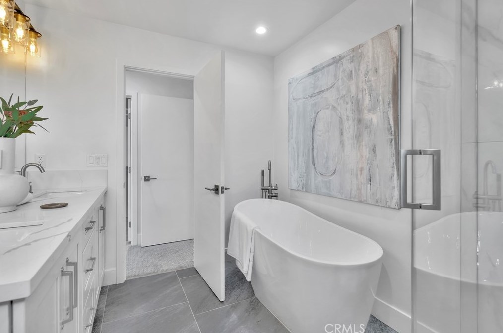 9521 Landfall Dr, Huntington Beach CA  92646-8211 exterior