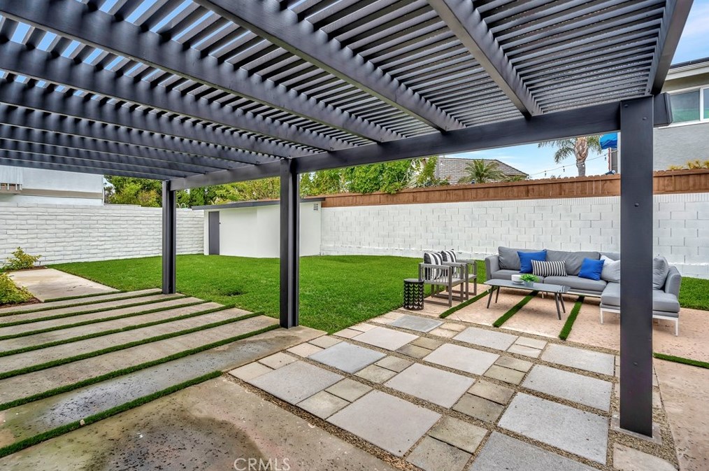 9521 Landfall Dr, Huntington Beach CA  92646-8211 exterior