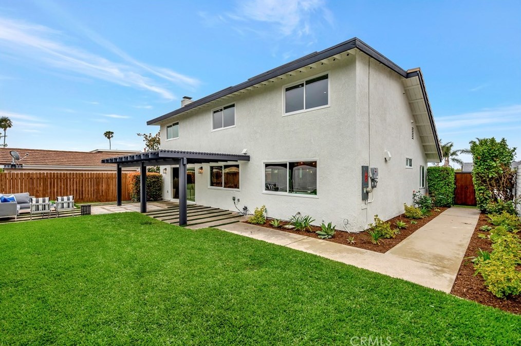 9521 Landfall Dr, Huntington Beach CA  92646-8211 exterior