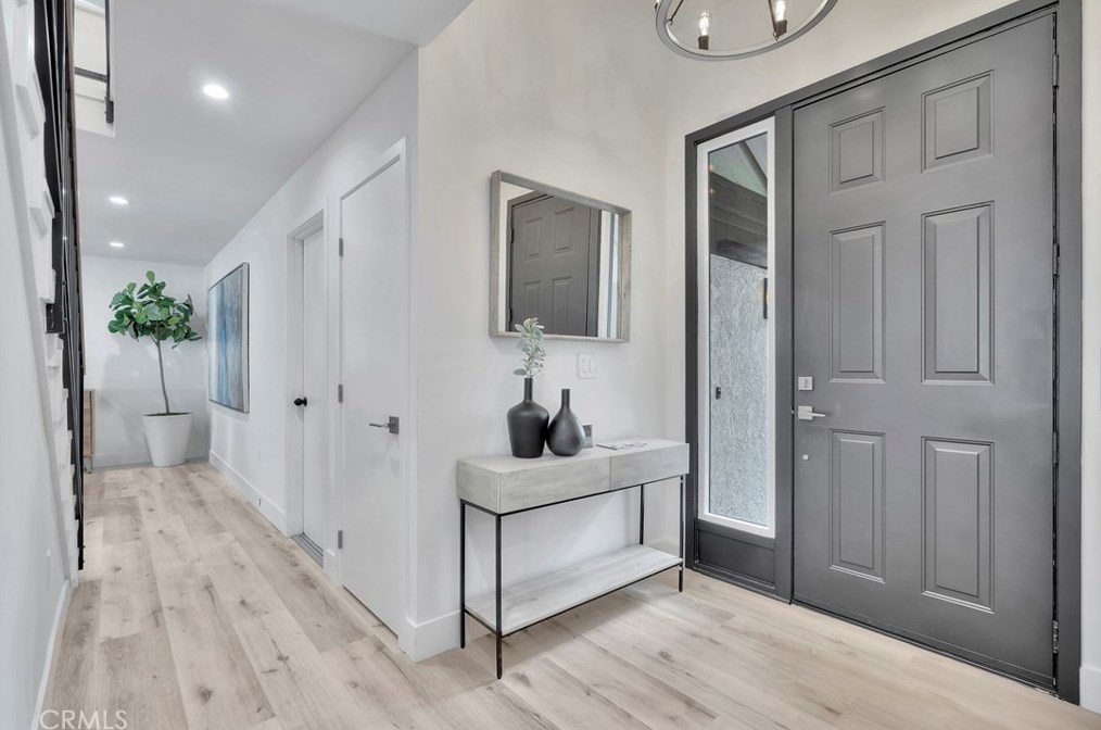 9521 Landfall Dr, Huntington Beach CA  92646-8211 exterior
