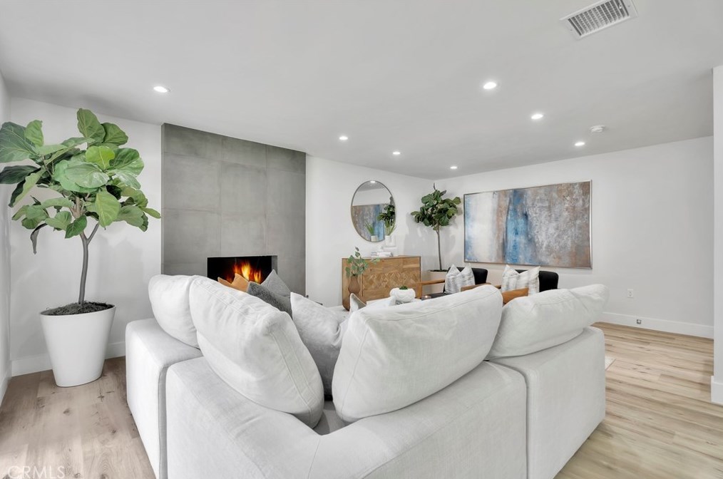 9521 Landfall Dr, Huntington Beach CA  92646-8211 exterior