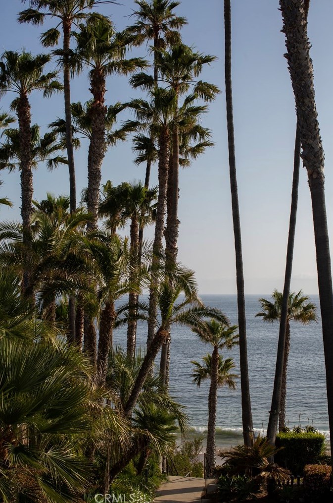 2526 Monaco Dr, Laguna Beach CA  92651-1009 exterior