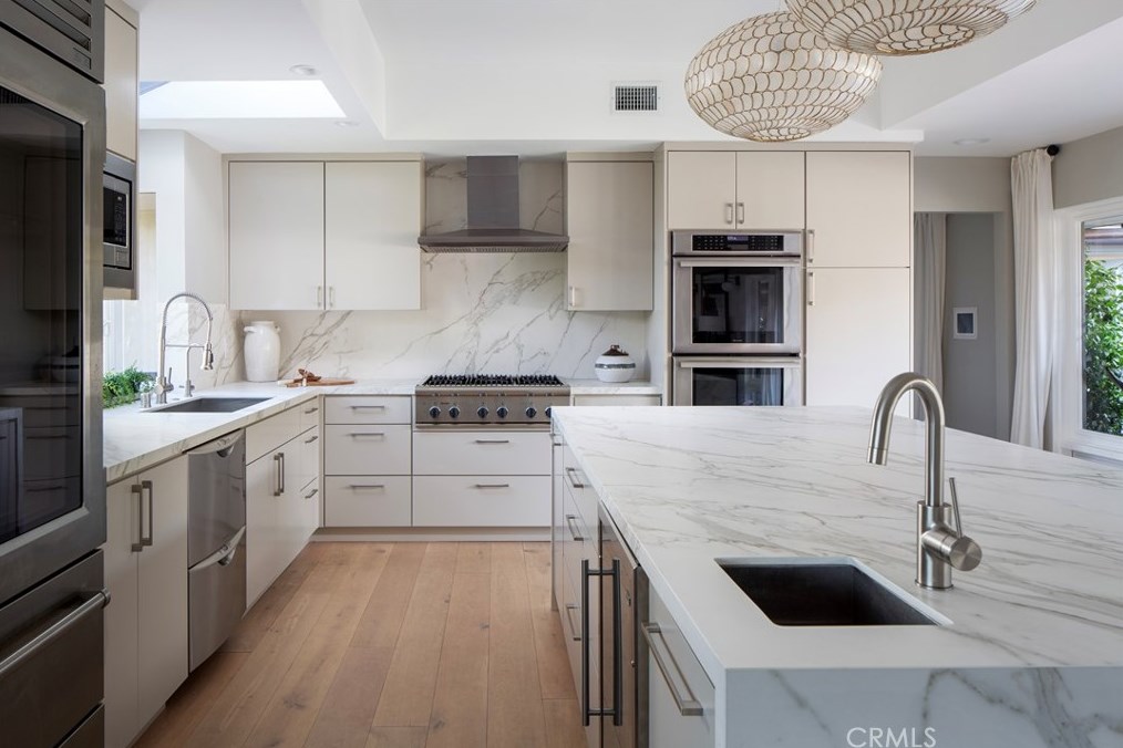 2526 Monaco Dr, Laguna Beach CA  92651-1009 exterior