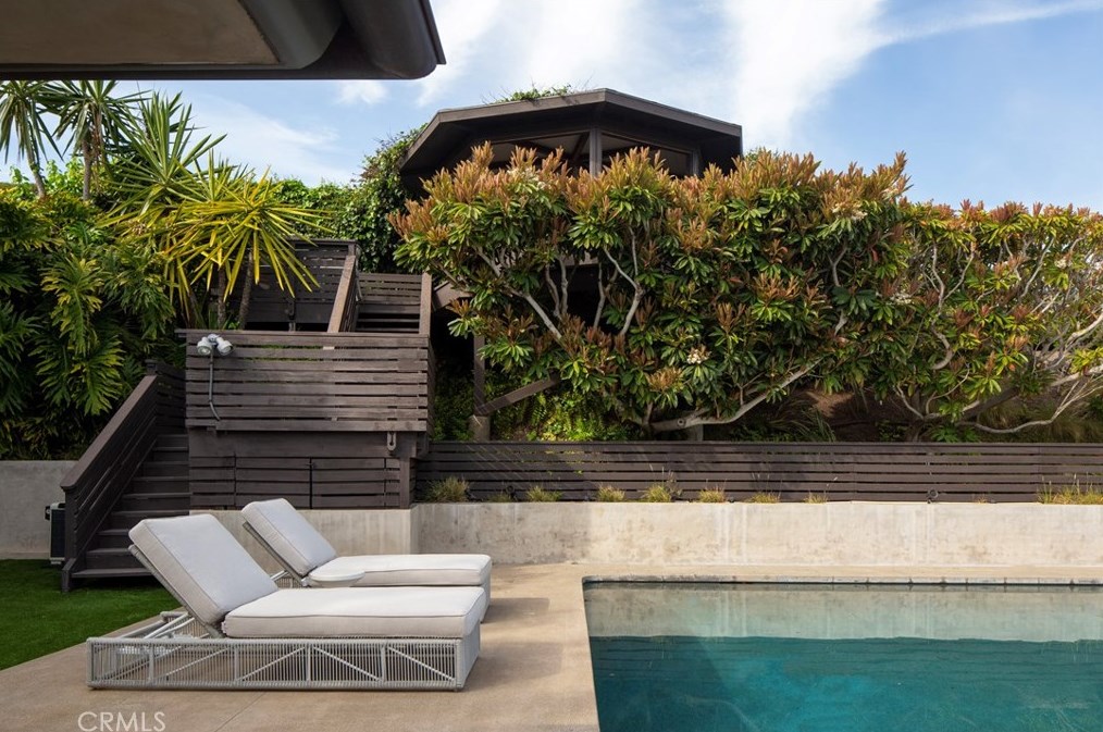 2526 Monaco Dr, Laguna Beach CA  92651-1009 exterior