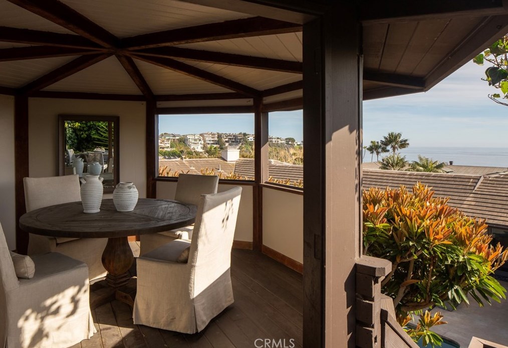 2526 Monaco Dr, Laguna Beach CA  92651-1009 exterior