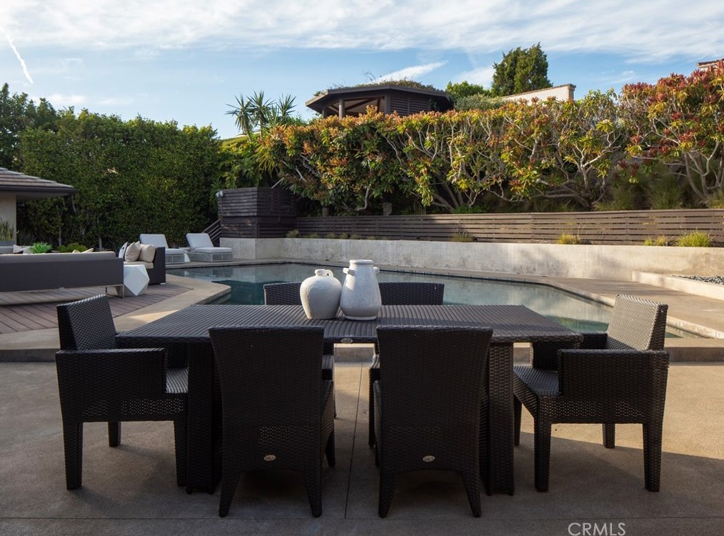 2526 Monaco Dr, Laguna Beach CA  92651-1009 exterior