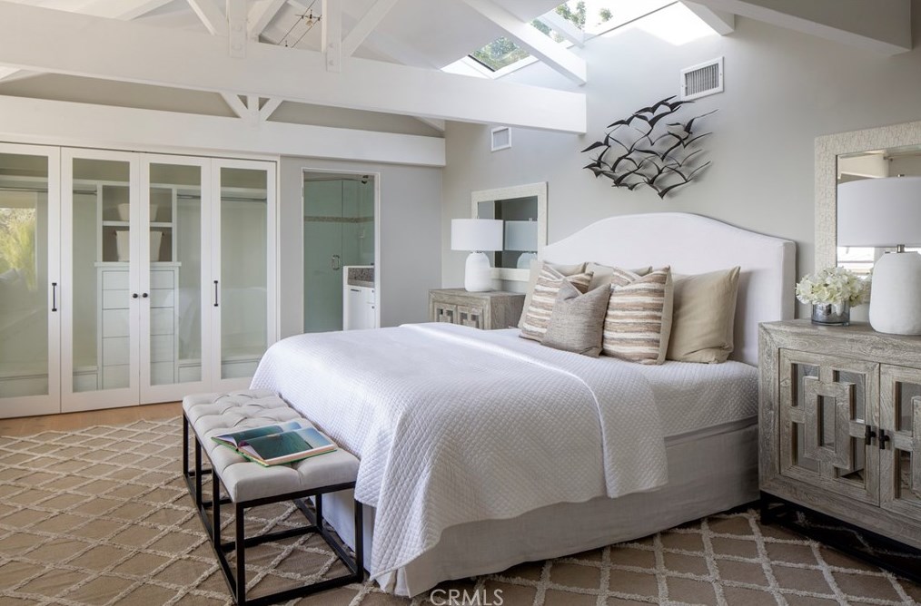 2526 Monaco Dr, Laguna Beach CA  92651-1009 exterior