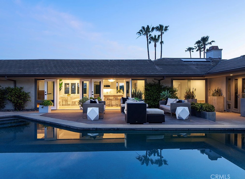 2526 Monaco Dr, Laguna Beach CA  92651-1009 exterior