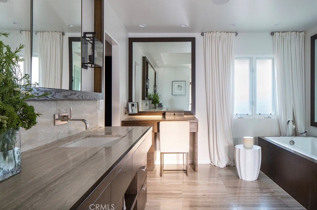 2526 Monaco Dr, Laguna Beach CA  92651-1009 exterior