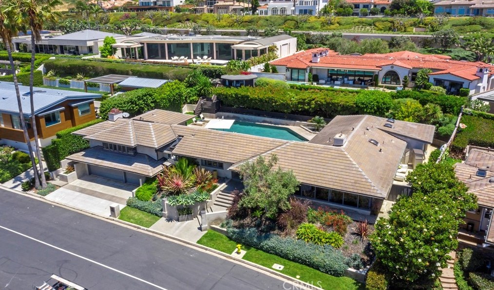 2526 Monaco Dr, Laguna Beach CA  92651-1009 exterior