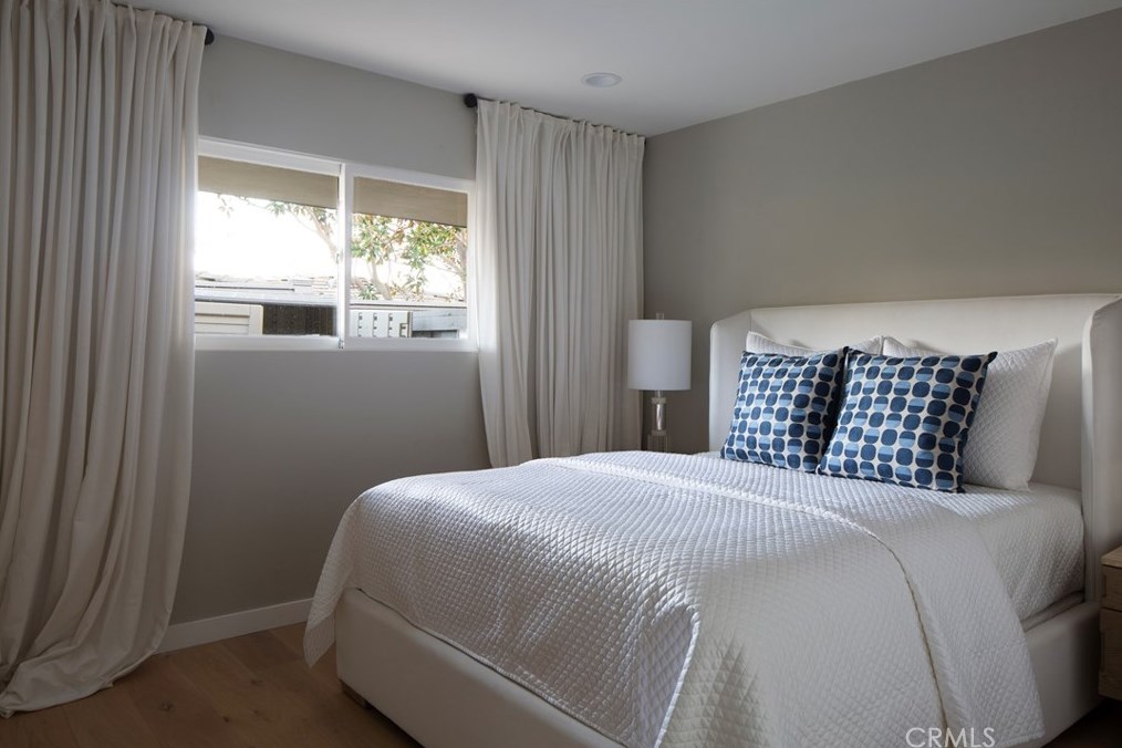 2526 Monaco Dr, Laguna Beach CA  92651-1009 exterior