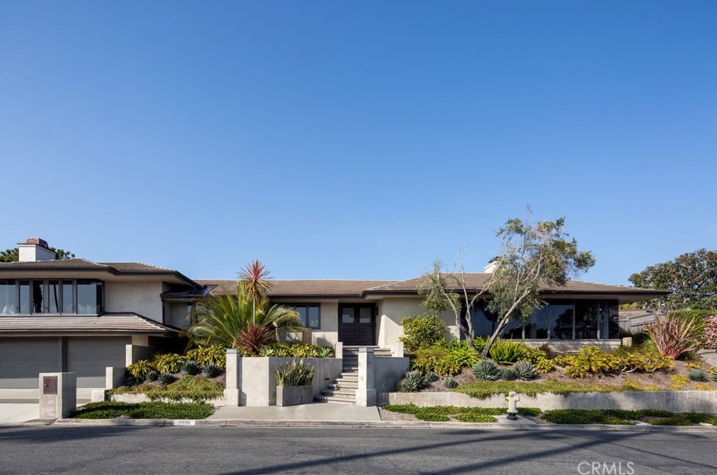 2526 Monaco Dr, Laguna Beach CA  92651-1009 exterior
