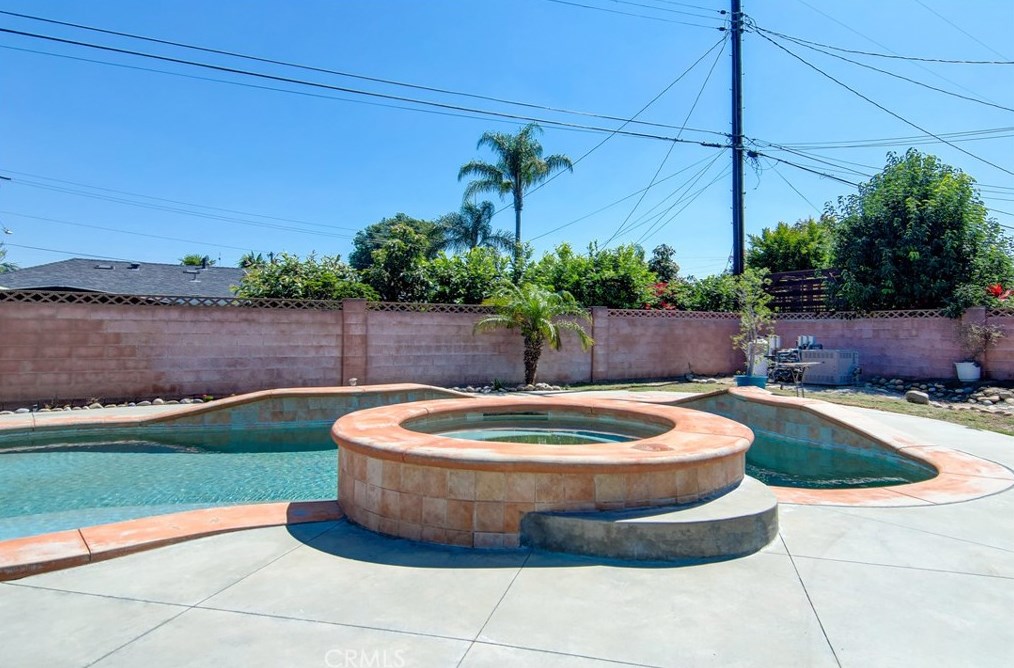 6271 Cherokee Dr, Westminster CA  92683-2003 exterior