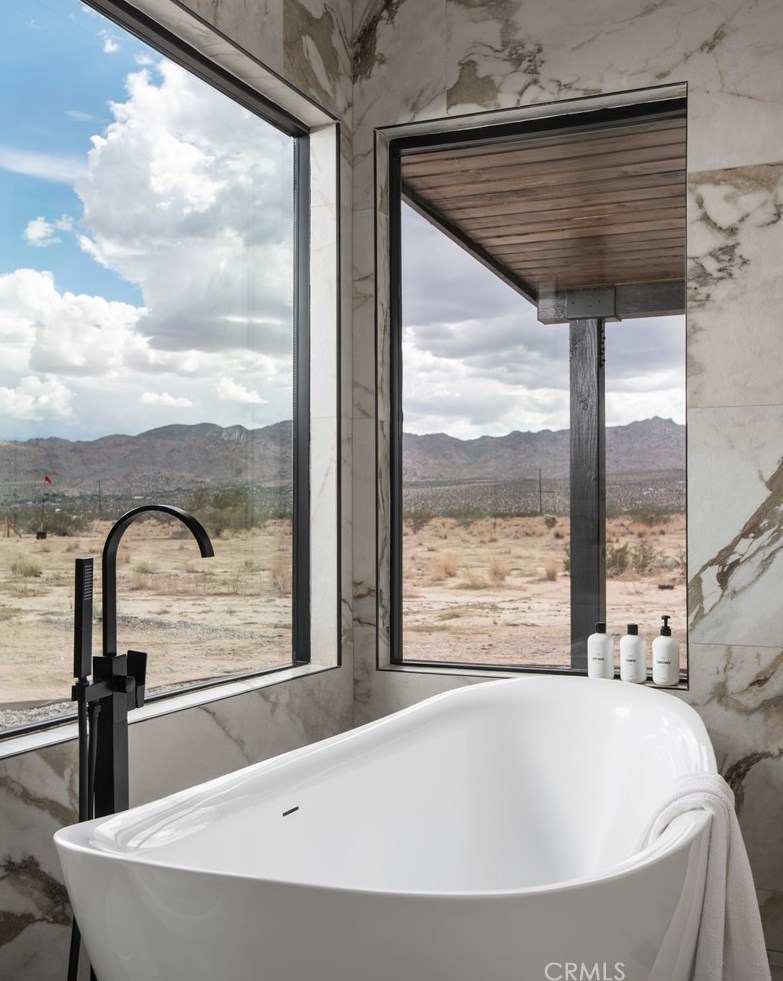 5725 Sunfair Rd, Joshua Tree CA  92252 exterior