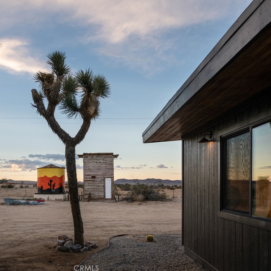 5725 Sunfair Rd, Joshua Tree CA  92252 exterior