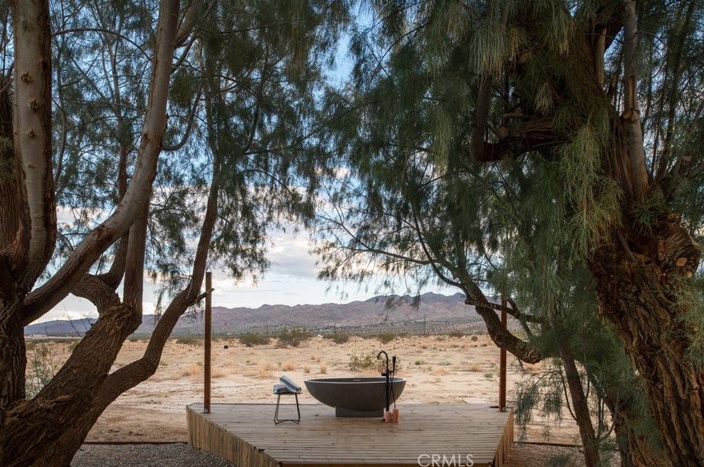 5725 Sunfair Rd, Joshua Tree CA  92252 exterior