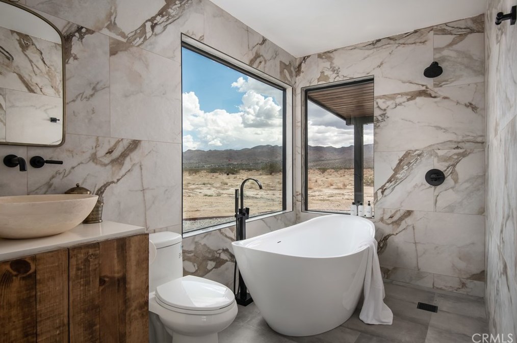 5725 Sunfair Rd, Joshua Tree CA  92252 exterior