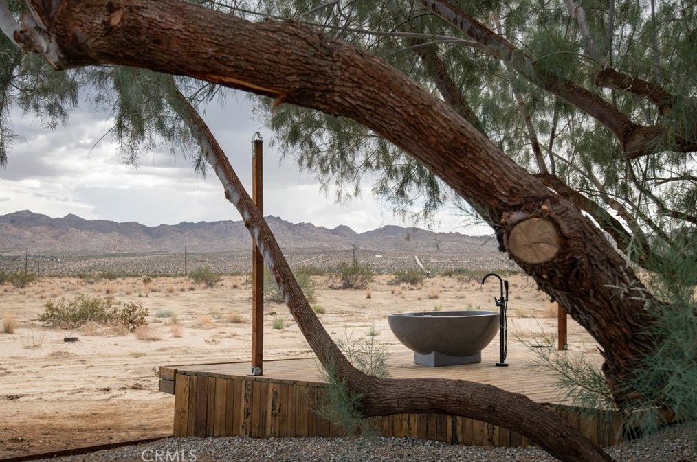 5725 Sunfair Rd, Joshua Tree CA  92252 exterior