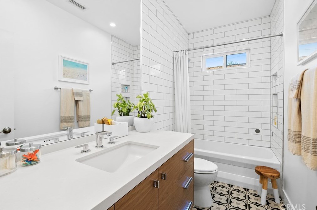 2442 Orange Ave, Costa Mesa CA  92627-1319 exterior