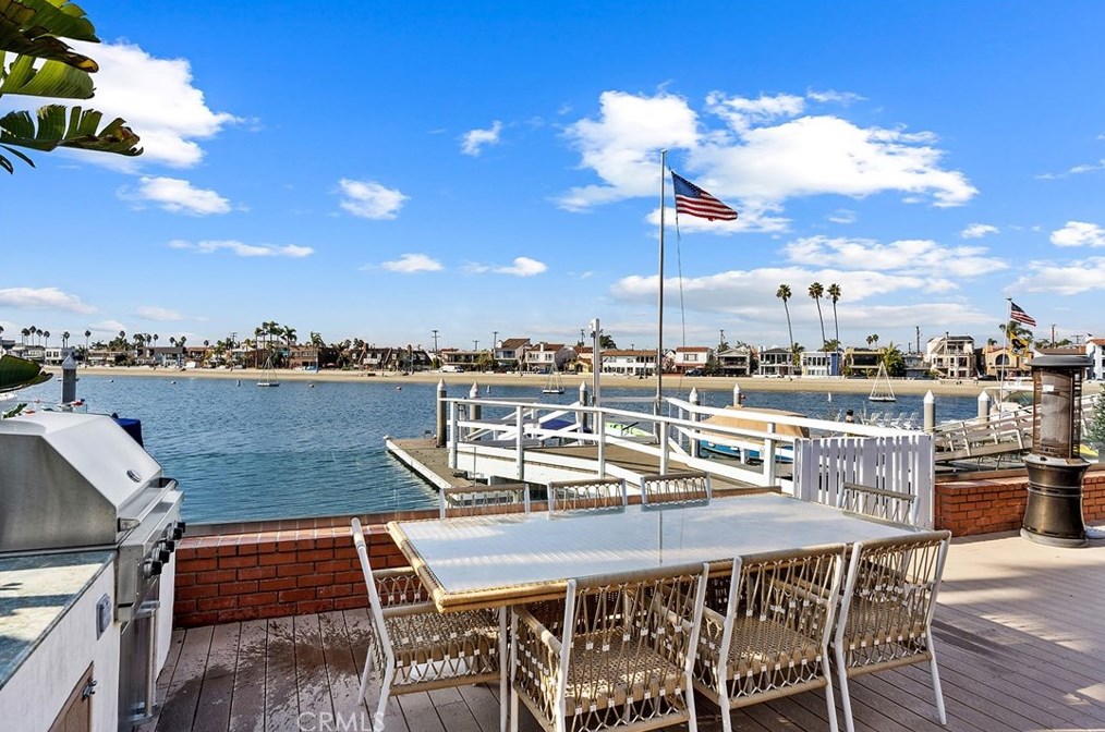 5446 The Toledo, Long Beach CA  90803-3933 exterior