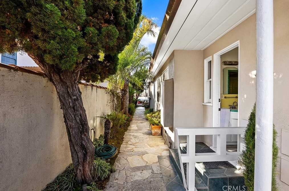 5446 The Toledo, Long Beach CA  90803-3933 exterior