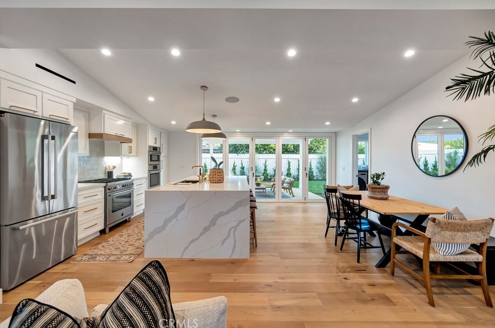 270 Sierks St, Costa Mesa CA  92627-2152 exterior