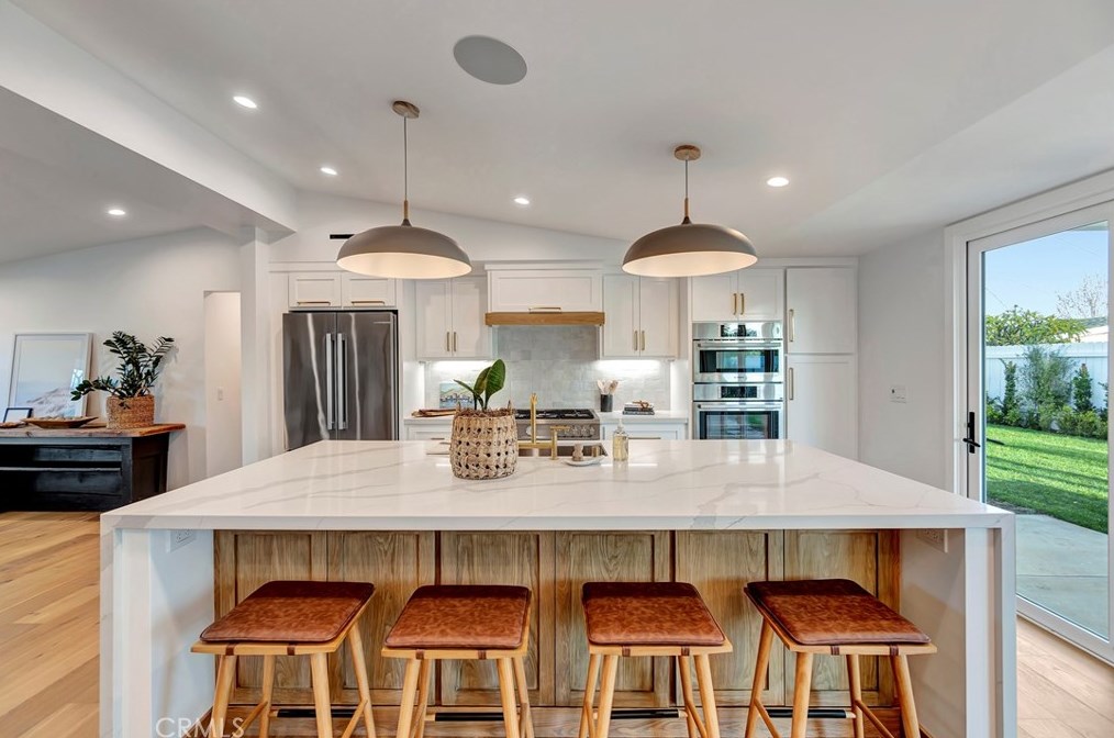 270 Sierks St, Costa Mesa CA  92627-2152 exterior