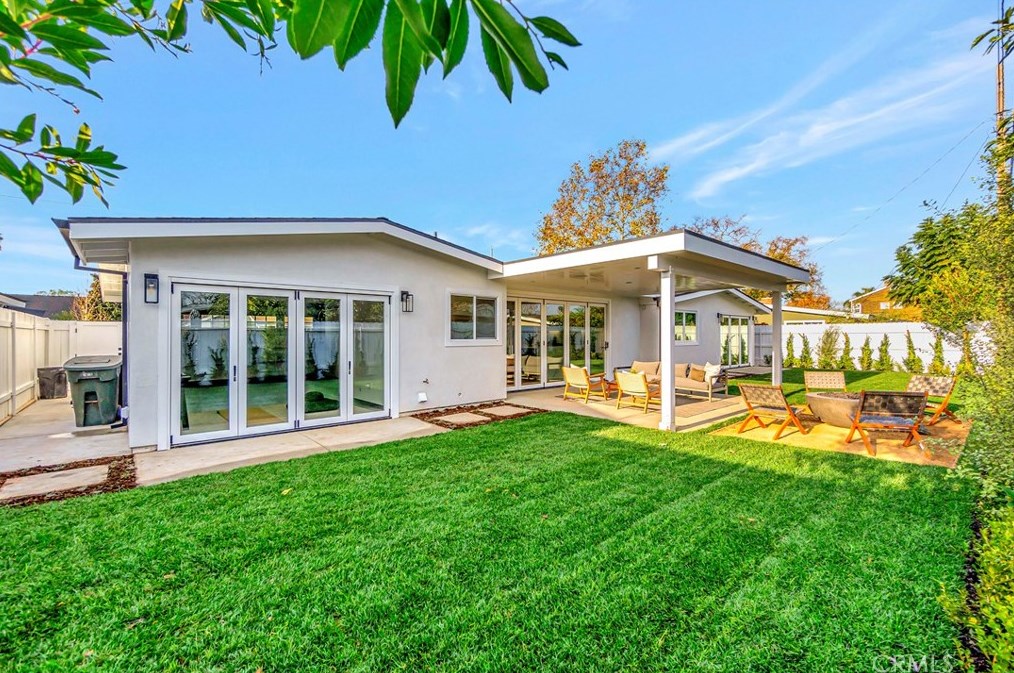 270 Sierks St, Costa Mesa CA  92627-2152 exterior