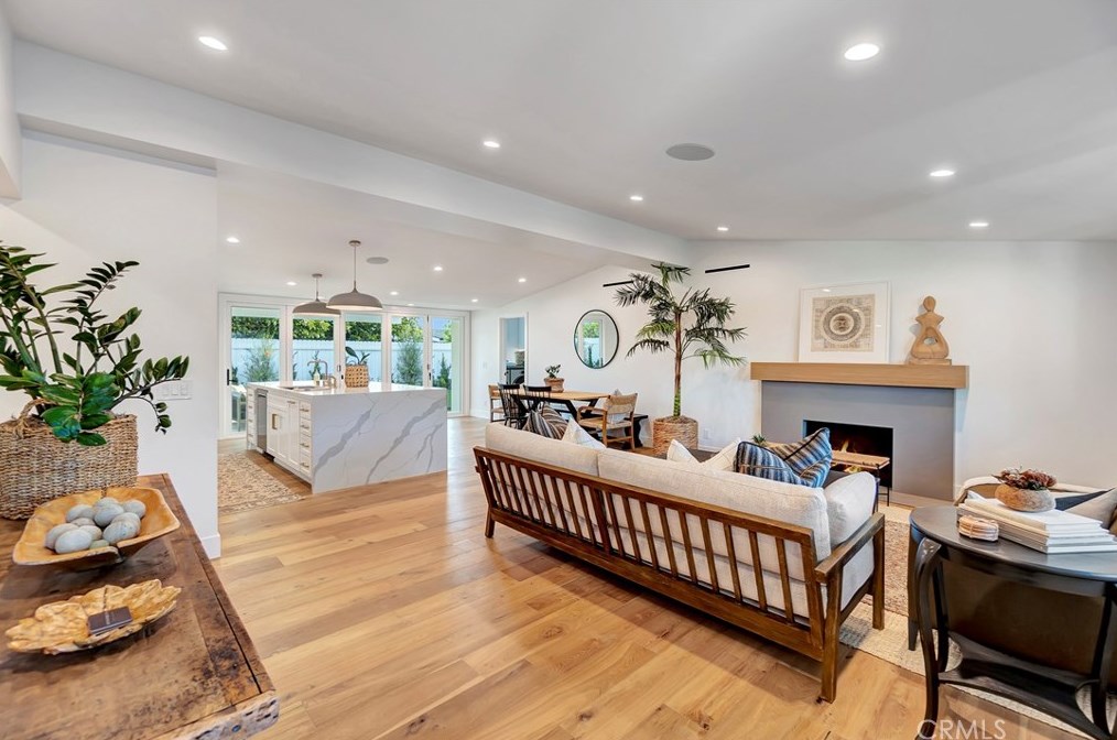 270 Sierks St, Costa Mesa CA  92627-2152 exterior