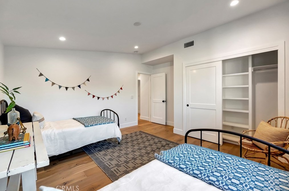 270 Sierks St, Costa Mesa CA  92627-2152 exterior