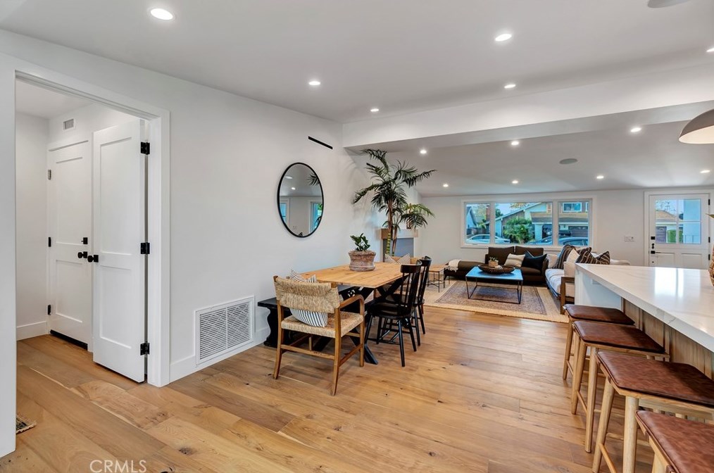 270 Sierks St, Costa Mesa CA  92627-2152 exterior