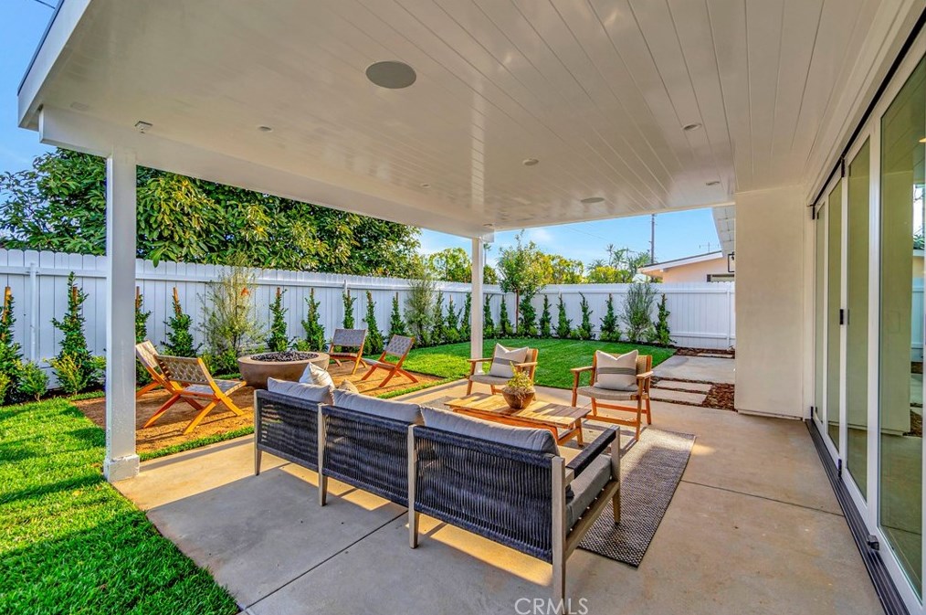 270 Sierks St, Costa Mesa CA  92627-2152 exterior