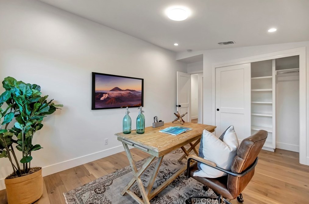 270 Sierks St, Costa Mesa CA  92627-2152 exterior