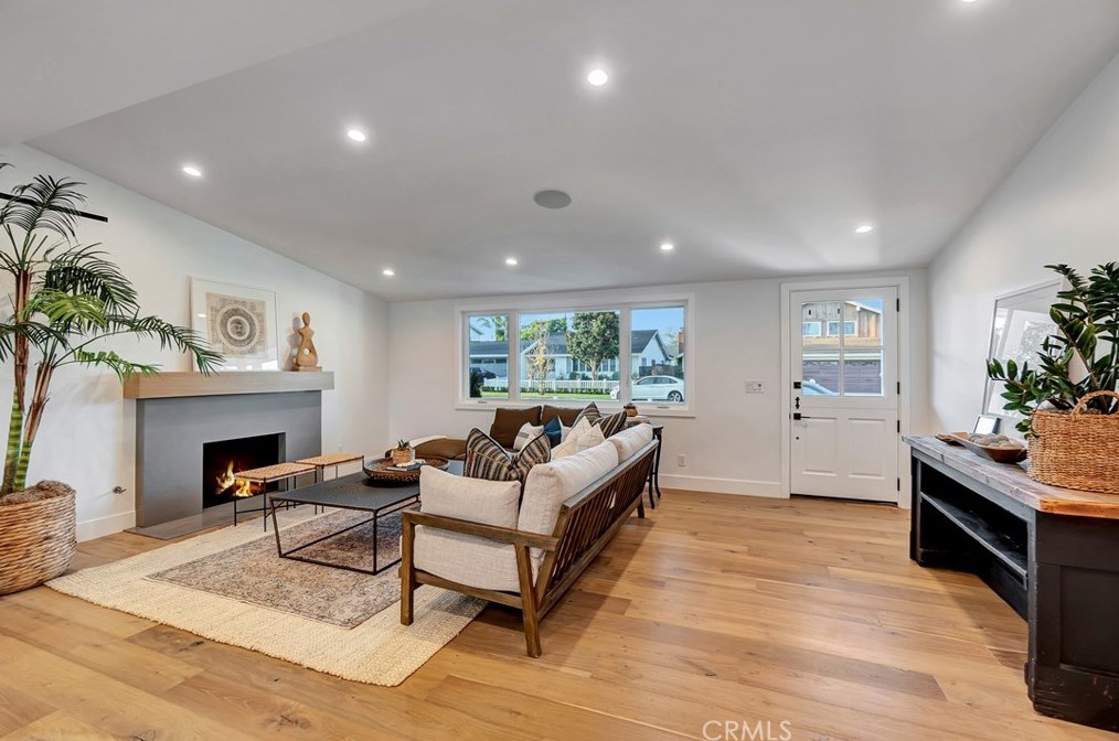 270 Sierks St, Costa Mesa CA  92627-2152 exterior