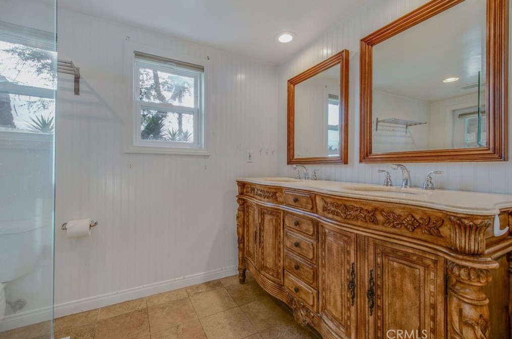 2632 Riverside Dr, Costa Mesa CA  92627-4634 exterior