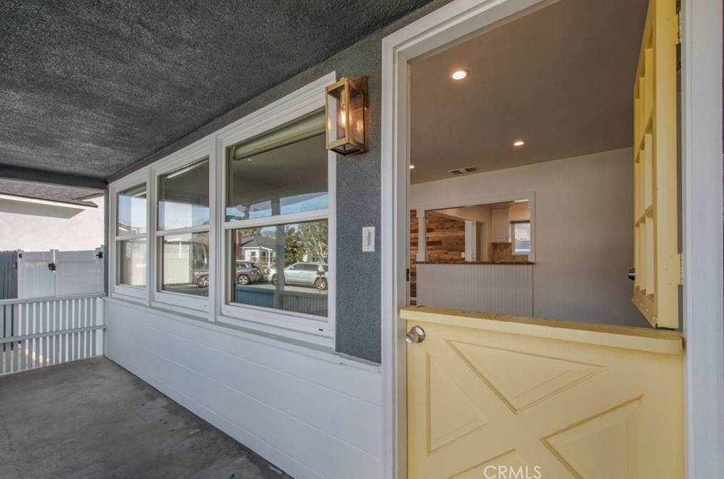 2632 Riverside Dr, Costa Mesa CA  92627-4634 exterior