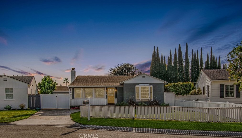 2632 Riverside Dr, Costa Mesa CA  92627-4634 exterior