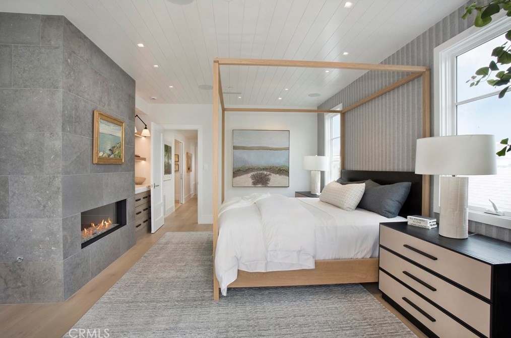 209 Crystal Ave, Newport Beach CA  92662-1313 exterior