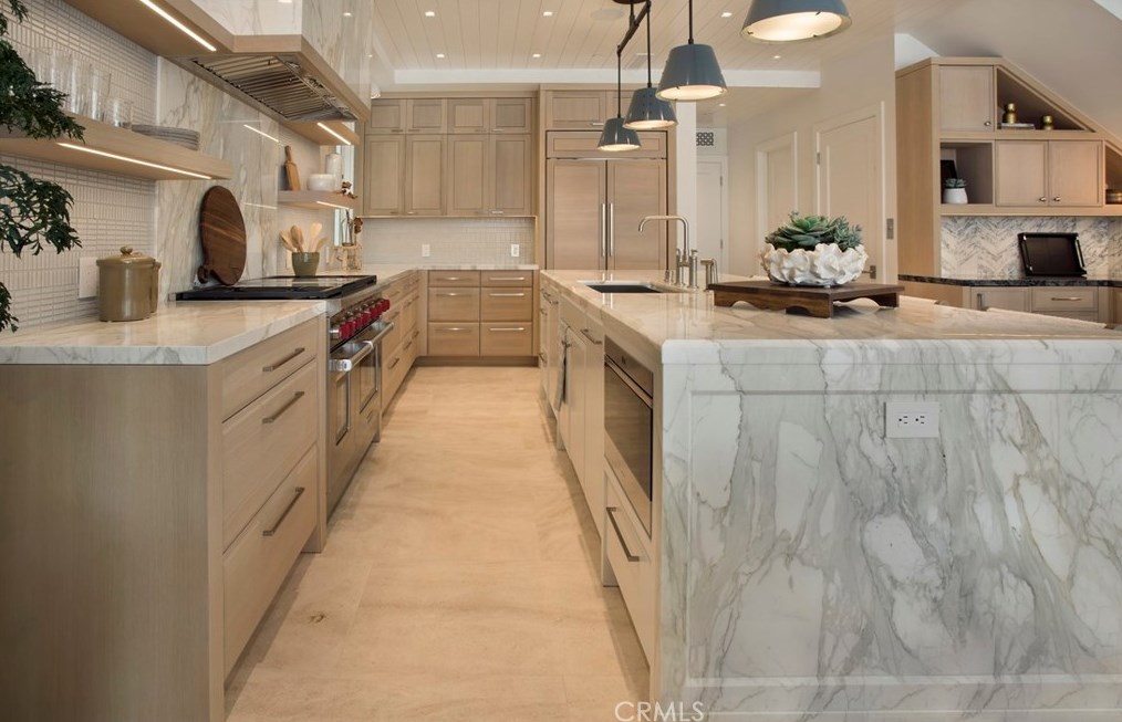 209 Crystal Ave, Newport Beach CA  92662-1313 exterior