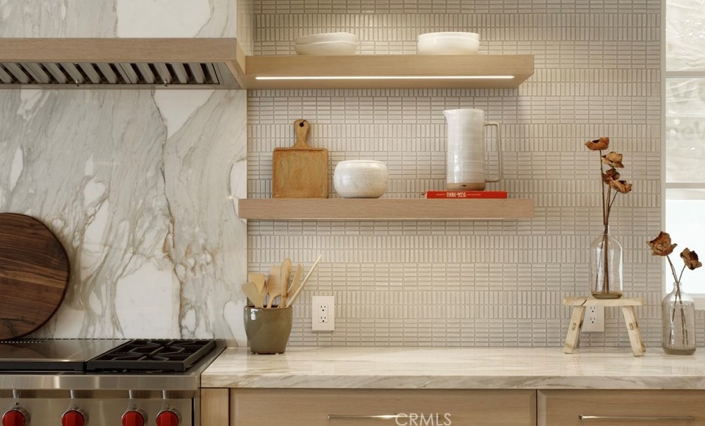 209 Crystal Ave, Newport Beach CA  92662-1313 exterior