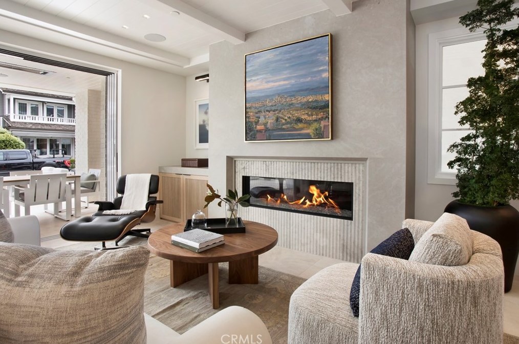 209 Crystal Ave, Newport Beach CA  92662-1313 exterior