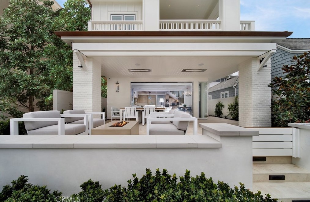 209 Crystal Ave, Newport Beach CA  92662-1313 exterior